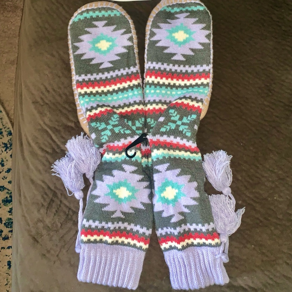 Cute purple Muk Luks Slipper Socks- Brand New!